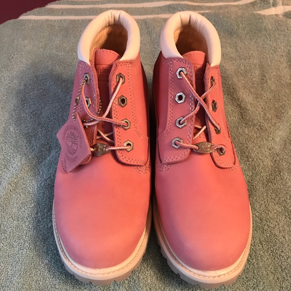 New Women’s Pink Timberland boots size 8